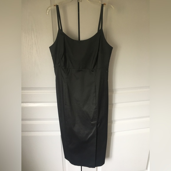 Elegant Black Long Evening Dress with Slit - Perfect for Weddings! - Picture 15 of 15